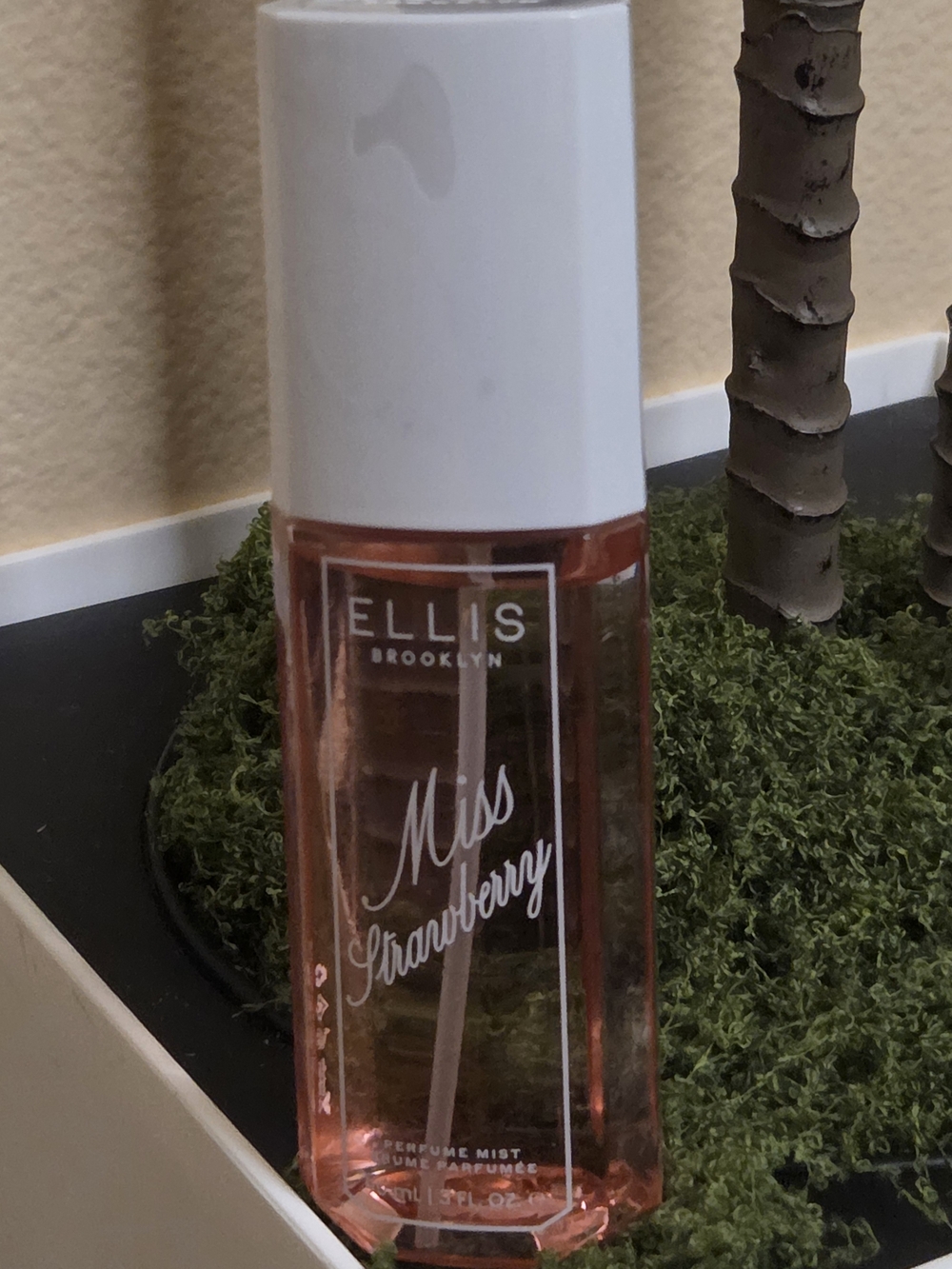 Ellis Brooklyn Miss Strawberry Perfume Mist — Light Pink Fragrance
